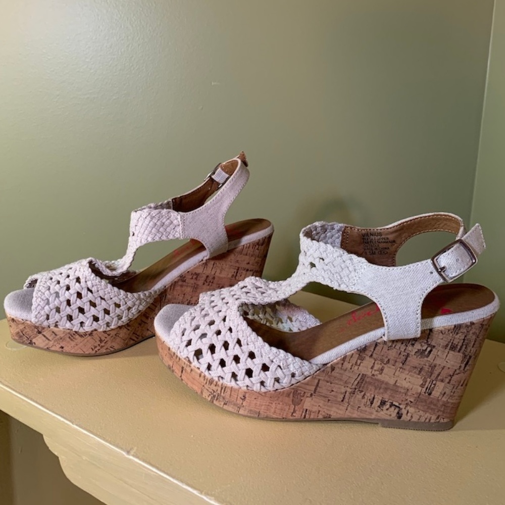 NWOT Cream Jellypop Vilnius Crochet Wedge Sandal